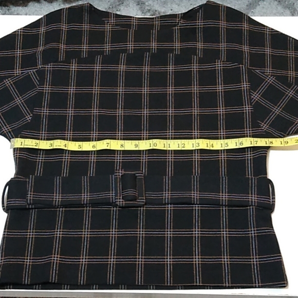 Gorgeous plaid top with belt and short sleeves - Picture 3 of 8